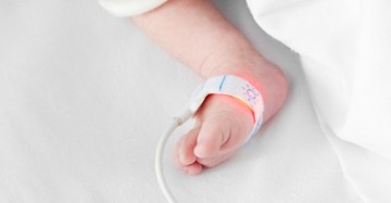 Routine neonatal oximetry screening